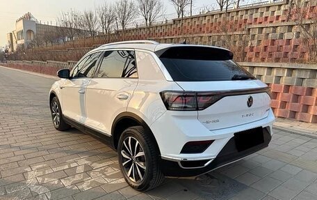 Volkswagen T-Roc I, 2023 год, 1 870 000 рублей, 6 фотография