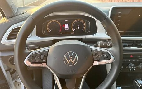 Volkswagen T-Roc I, 2023 год, 1 870 000 рублей, 9 фотография
