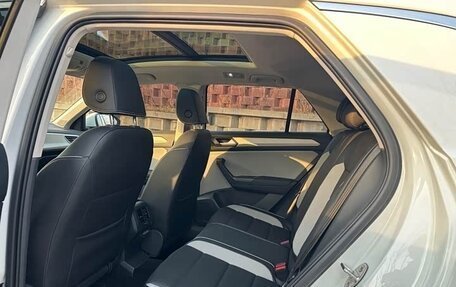 Volkswagen T-Roc I, 2023 год, 1 870 000 рублей, 15 фотография
