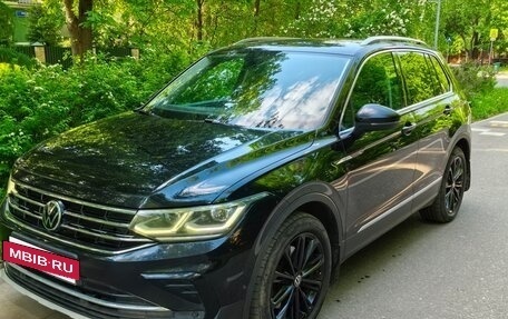 Volkswagen Tiguan II, 2021 год, 3 800 000 рублей, 2 фотография