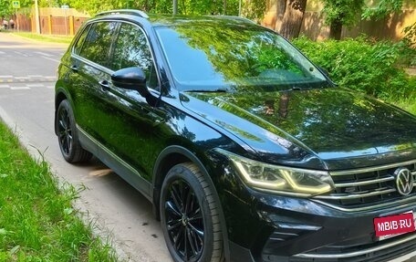 Volkswagen Tiguan II, 2021 год, 3 800 000 рублей, 3 фотография