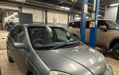 Toyota Prius IV XW50, 1998 год, 250 000 рублей, 2 фотография