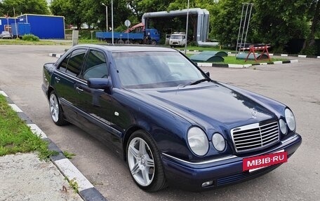 Mercedes-Benz E-Класс, 1996 год, 670 000 рублей, 3 фотография