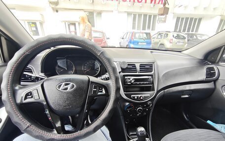 Hyundai Solaris II рестайлинг, 2015 год, 850 000 рублей, 10 фотография