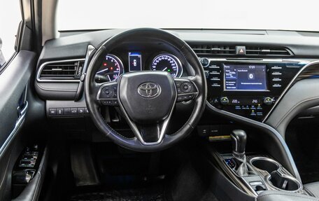 Toyota Camry, 2018 год, 2 598 000 рублей, 32 фотография