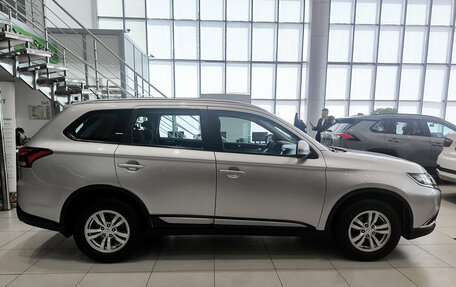 Mitsubishi Outlander III рестайлинг 3, 2016 год, 1 750 000 рублей, 8 фотография
