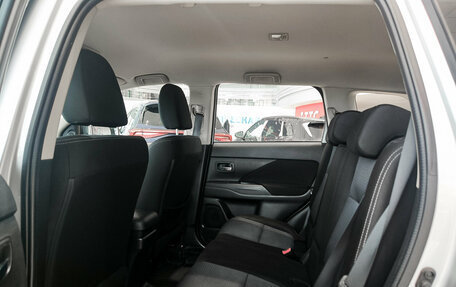 Mitsubishi Outlander III рестайлинг 3, 2016 год, 1 750 000 рублей, 16 фотография