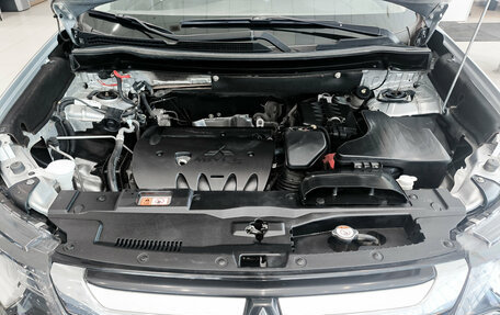 Mitsubishi Outlander III рестайлинг 3, 2016 год, 1 750 000 рублей, 13 фотография
