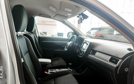 Mitsubishi Outlander III рестайлинг 3, 2016 год, 1 750 000 рублей, 15 фотография