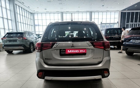 Mitsubishi Outlander III рестайлинг 3, 2016 год, 1 750 000 рублей, 10 фотография