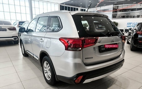 Mitsubishi Outlander III рестайлинг 3, 2016 год, 1 750 000 рублей, 11 фотография