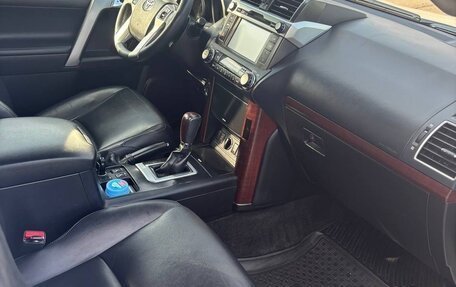 Toyota Land Cruiser Prado 150 рестайлинг 2, 2017 год, 3 900 000 рублей, 14 фотография