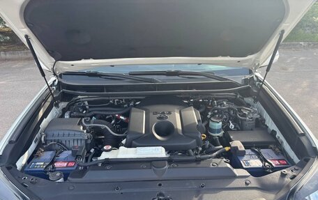 Toyota Land Cruiser Prado 150 рестайлинг 2, 2017 год, 3 900 000 рублей, 16 фотография