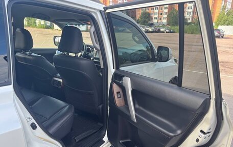 Toyota Land Cruiser Prado 150 рестайлинг 2, 2017 год, 3 900 000 рублей, 11 фотография
