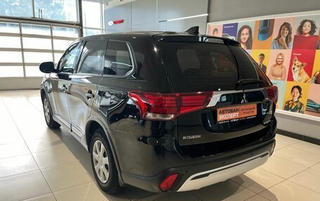 Mitsubishi Outlander III рестайлинг 3, 2018 год, 1 829 000 рублей, 6 фотография