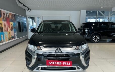 Mitsubishi Outlander III рестайлинг 3, 2018 год, 1 829 000 рублей, 2 фотография