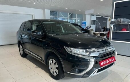 Mitsubishi Outlander III рестайлинг 3, 2018 год, 1 829 000 рублей, 3 фотография