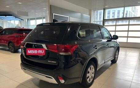 Mitsubishi Outlander III рестайлинг 3, 2018 год, 1 829 000 рублей, 4 фотография
