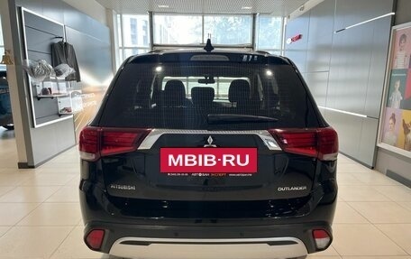 Mitsubishi Outlander III рестайлинг 3, 2018 год, 1 829 000 рублей, 5 фотография