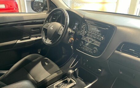Mitsubishi Outlander III рестайлинг 3, 2018 год, 1 829 000 рублей, 16 фотография