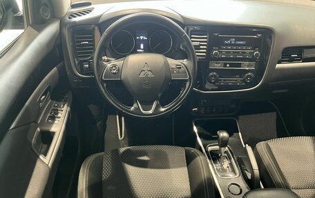 Mitsubishi Outlander III рестайлинг 3, 2018 год, 1 829 000 рублей, 12 фотография