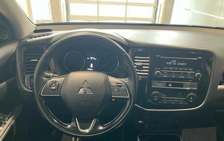 Mitsubishi Outlander III рестайлинг 3, 2018 год, 1 829 000 рублей, 13 фотография