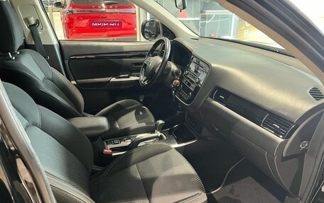 Mitsubishi Outlander III рестайлинг 3, 2018 год, 1 829 000 рублей, 17 фотография