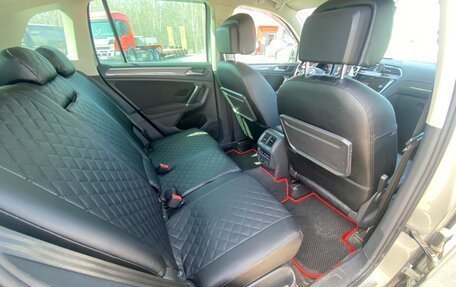 Volkswagen Tiguan II, 2018 год, 2 500 000 рублей, 15 фотография