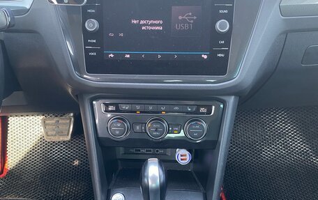 Volkswagen Tiguan II, 2018 год, 2 500 000 рублей, 13 фотография