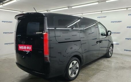 Hyundai Staria, 2022 год, 4 200 000 рублей, 3 фотография