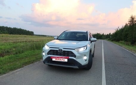 Toyota RAV4, 2020 год, 3 070 000 рублей, 2 фотография