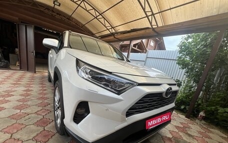 Toyota RAV4, 2020 год, 3 070 000 рублей, 7 фотография