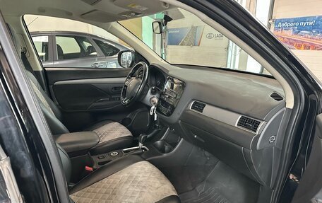 Mitsubishi Outlander III рестайлинг 3, 2015 год, 1 239 000 рублей, 5 фотография