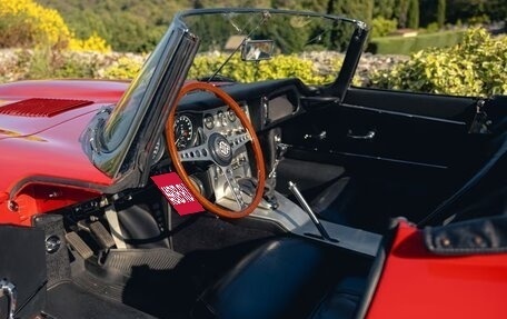Jaguar E-type Series 3, 1963 год, 17 800 000 рублей, 14 фотография