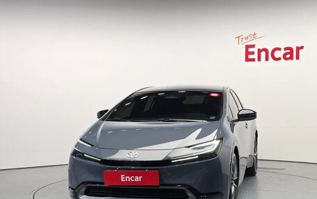 Toyota Prius IV XW50, 2024 год, 2 950 777 рублей, 2 фотография