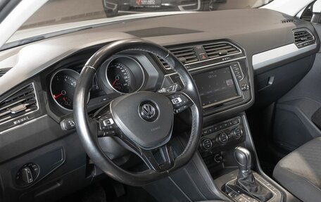 Volkswagen Tiguan II, 2017 год, 2 354 000 рублей, 5 фотография