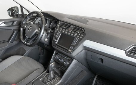 Volkswagen Tiguan II, 2017 год, 2 354 000 рублей, 7 фотография