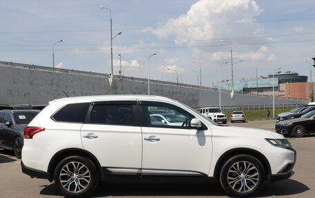 Mitsubishi Outlander III рестайлинг 3, 2016 год, 1 390 000 рублей, 4 фотография