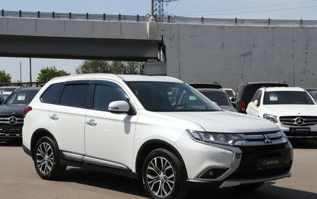 Mitsubishi Outlander III рестайлинг 3, 2016 год, 1 390 000 рублей, 3 фотография