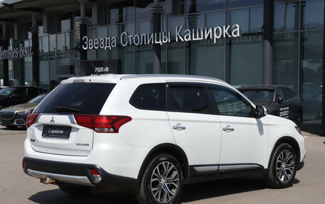 Mitsubishi Outlander III рестайлинг 3, 2016 год, 1 390 000 рублей, 5 фотография