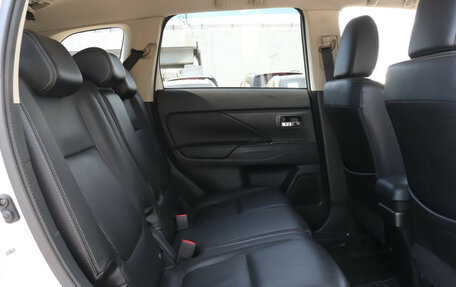 Mitsubishi Outlander III рестайлинг 3, 2016 год, 1 390 000 рублей, 11 фотография