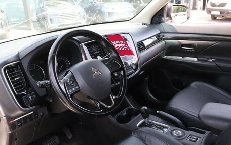 Mitsubishi Outlander III рестайлинг 3, 2016 год, 1 390 000 рублей, 14 фотография