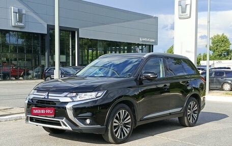 Mitsubishi Outlander III рестайлинг 3, 2018 год, 2 100 000 рублей, 1 фотография