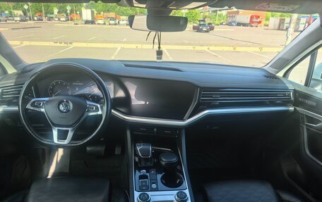 Volkswagen Touareg III, 2019 год, 4 150 000 рублей, 2 фотография