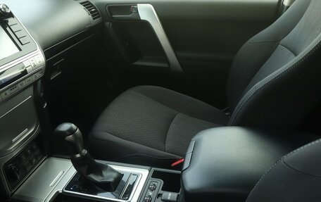 Toyota Land Cruiser Prado 150 рестайлинг 2, 2019 год, 4 899 000 рублей, 12 фотография