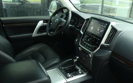 Toyota Land Cruiser 200, 2017 год, 5 403 000 рублей, 6 фотография