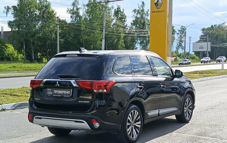 Mitsubishi Outlander III рестайлинг 3, 2018 год, 2 100 000 рублей, 6 фотография