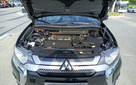 Mitsubishi Outlander III рестайлинг 3, 2018 год, 2 100 000 рублей, 11 фотография
