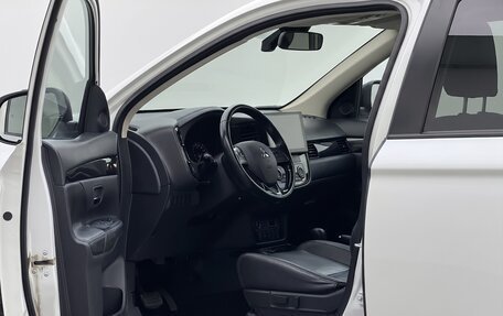 Mitsubishi Outlander III рестайлинг 3, 2017 год, 2 959 999 рублей, 6 фотография
