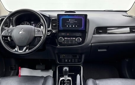 Mitsubishi Outlander III рестайлинг 3, 2017 год, 2 959 999 рублей, 9 фотография